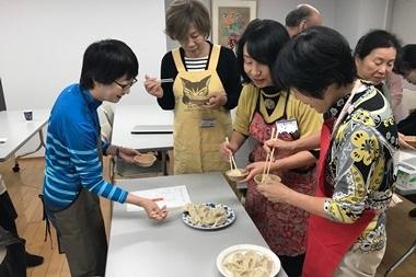 餃子パーティーの様子