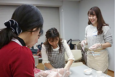 餃子パーティーを開催