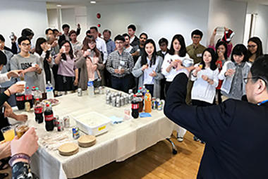 新規支援者の歓迎会を開催