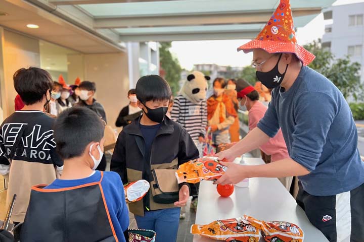 子ども会のハロウィンに協力