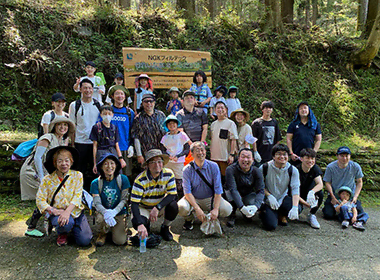 NGKフィルテックが行った、水源林での森林活動の写真です。