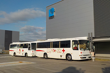 石川県赤十字センターから派遣された献血用のバス