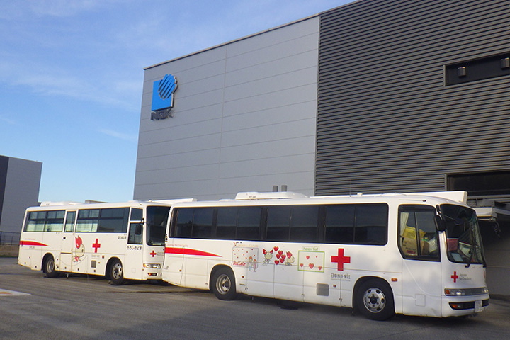 石川県赤十字血液センターから派遣された献血車