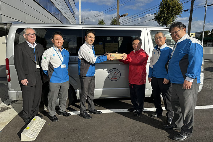 名古屋事業所は728ケースを愛知県共同募金会へ寄贈