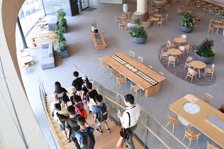 DIVERSを見学する参加者