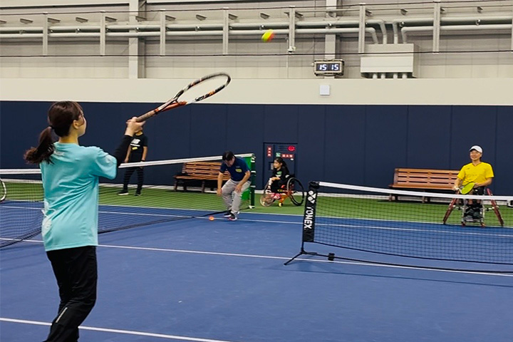 体験をサポートする社員ボランティア